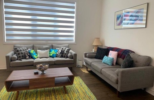 Niagara Falls House | New-built 4 bedrooms Niagara House