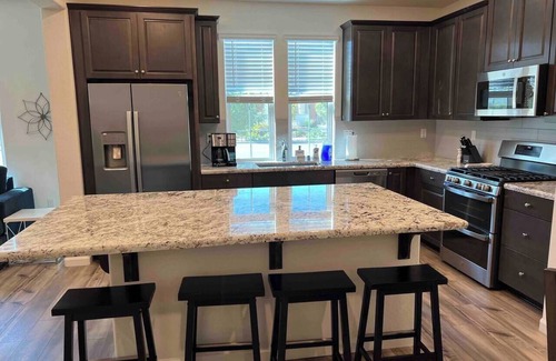 Roseville House | New built*corp/insurance housing*pet*24/7Access