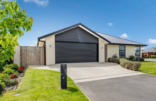Rolleston House | New Built Guest Suite in Rolleston