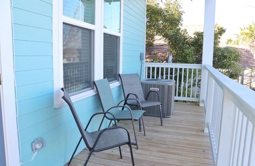 Galveston House | New Built Pastel Paradise - Teal Tranquility Oasis 2 Bedrooms 2 Baths Sleeps 6