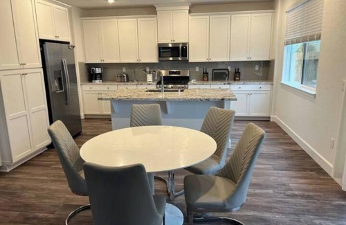 Roseville House | New Built pet corp/insurance Housing 24/7 access: ATTN: ALL new furniture by 7/3