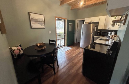 Clay City Cabin | New cabin near Red River Gorge, fire pit, walk to hiking