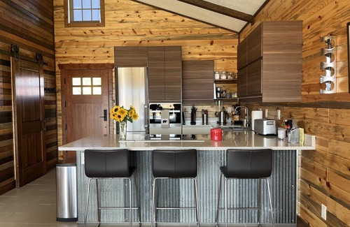 Somers Apartment | New Cabin on a 300 acre farm with Spectacular views of Flathead Lake