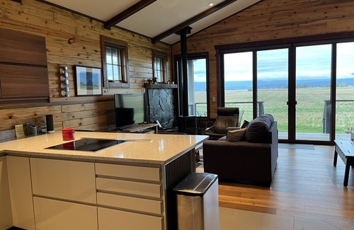Somers Apartment | New Cabin on a 300 acre farm with Spectacular views of Flathead Lake