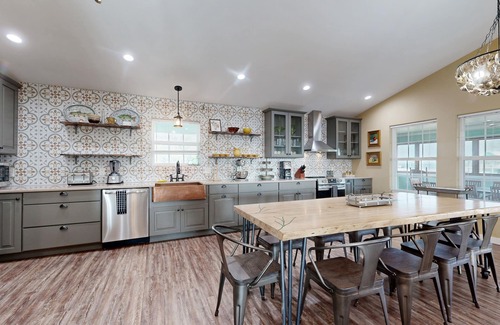 Rockport House | New Canal-Front Home | Huge Screened Porch, Fishing Pier & Chef's Kitchen