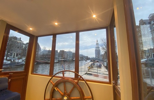 Amsterdam City Centre Boat Rental | NEW: Captains Cabin on luxurious wellness houseboat -