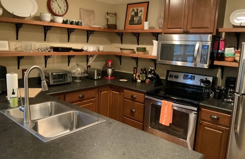 Fort Worth Apartment | New Carriage House Apartment -Historic neighborhood near Medical District & TCU