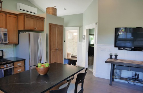 Garden District Cottage | New carriage house in the heart of Coeur d' Alene's historic Garden District