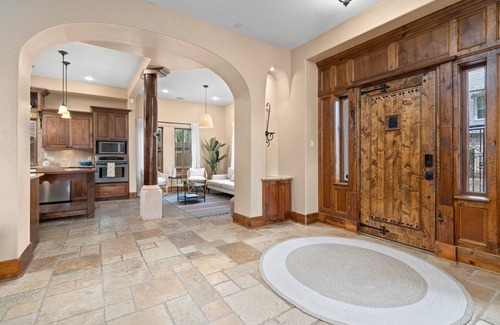 Houston Heights Villa | NEW- Casa Amigos- 4BR Villa in Heart of Heights w/Large Rooftop Patio