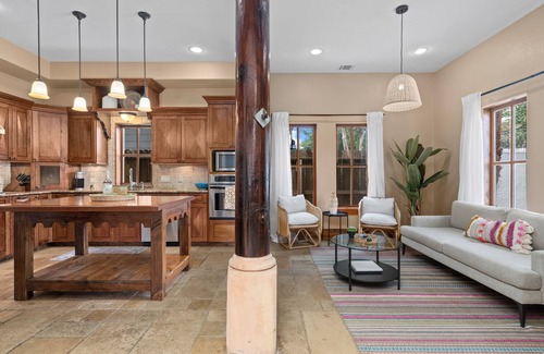 Houston Heights Villa | NEW- Casa Amigos- 4BR Villa in Heart of Heights w/Large Rooftop Patio