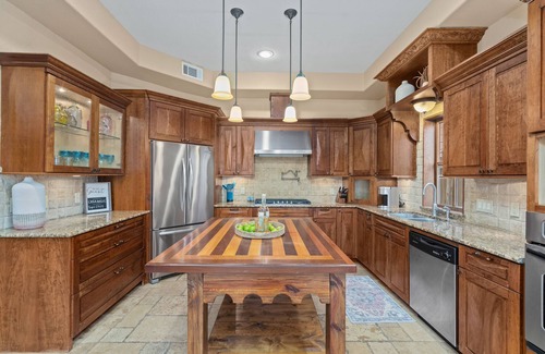 Houston Heights Villa | NEW- Casa Amigos- 4BR Villa in Heart of Heights w/Large Rooftop Patio
