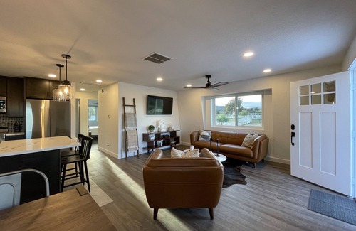 Temecula House | -New- Casa Vino Ranch Dutch Barn w/horse arena view