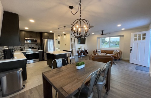 Temecula House | -New- Casa Vino Ranch Dutch Barn w/horse arena view