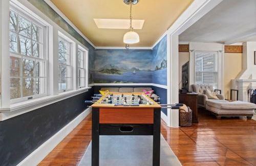 Cayuga House | NEW Cayuga, Hot Tub, Dog Friendly, Wine Trail