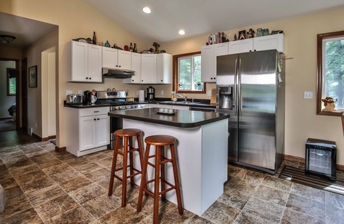 Rhinelander Cottage | New Cedar Barrel Sauna! | Modern Northwoods Lakefront
