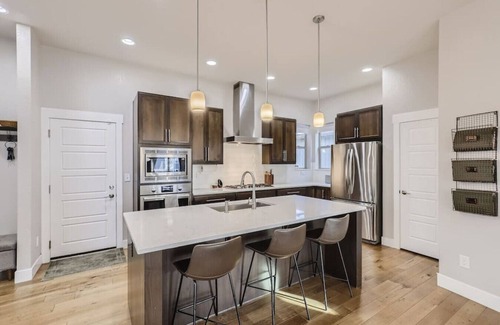 Northfield Apartment | New Central Park Home! Near DIA,20mins to Downtown