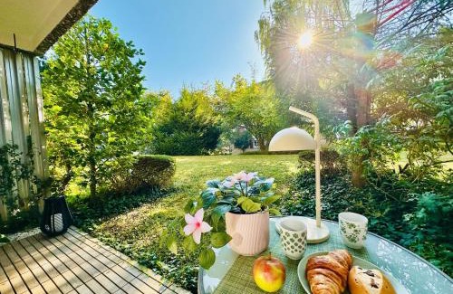Oerlikon Apartment | New, central studio with garden terrace and much privacy