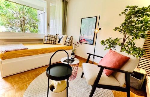 Oerlikon Apartment | New, central studio with garden terrace and much privacy