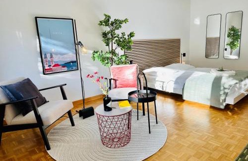 Oerlikon Apartment | New, central studio with garden terrace and much privacy