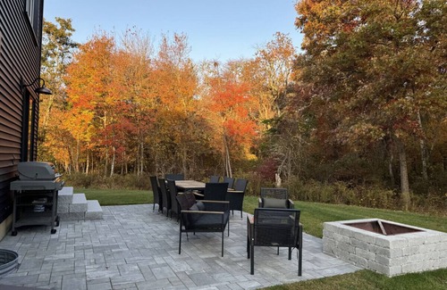 Wakefield-Peacedale House | New Centrally located Stylish Modern Farmhouse