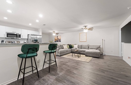 Grand Prairie House | New-Centrally located and spacious home! Close to ATT stadium, Globe Life