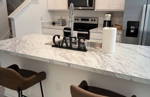 Baymeadows House | New centrally located 2/2.5 townhome. Near ample food and shopping options.