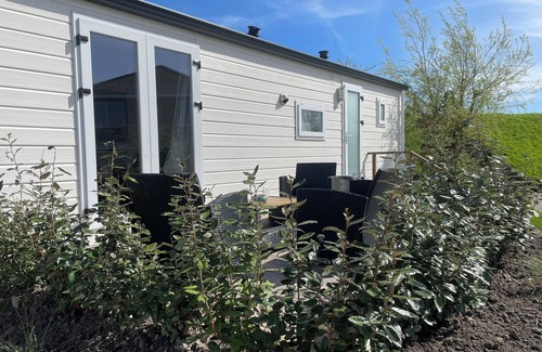 Anna Paulowna Ski Chalet | New chalet 1 on the edge of the Wadden Sea and Amstelmeer with private terrace!