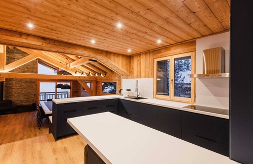 Montgenevre Ski Chalet | *NEW* Chalet La Ferme des Ours, 18 people with sauna, jacuzzi, home gym & cinema