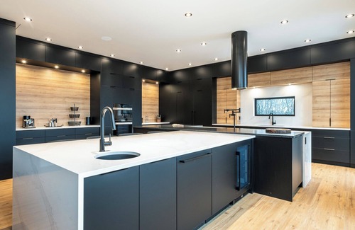 La Conception House | NEW! Chalet Mont-Steele | 5 Bedrooms | Hot tub | Outdoor Pool/Tremblant Living