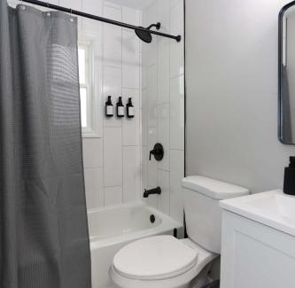 Roselawn Finance House | New Charloe Court 3 Bed Family House
