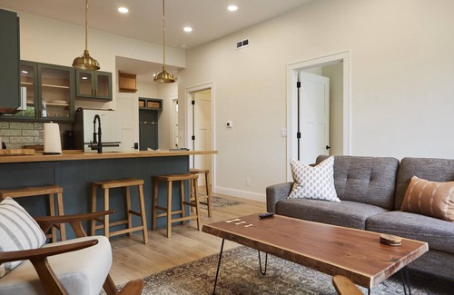 Green Lake Apartment | New & Charming 2 Bedroom Apartment