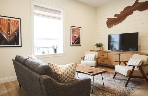 Green Lake Apartment | New & Charming 2 Bedroom Apartment