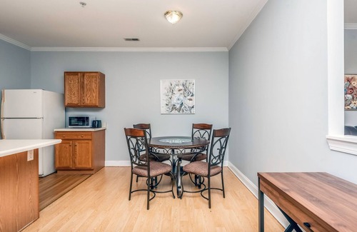 Cornelius Condo | *New* Charming 2BR Lake Norman Condo near Charlotte