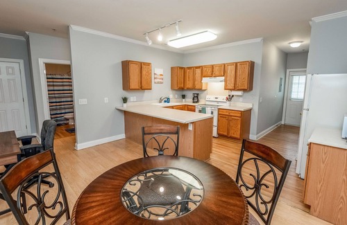 Cornelius Condo | *New* Charming 2BR Lake Norman Condo near Charlotte