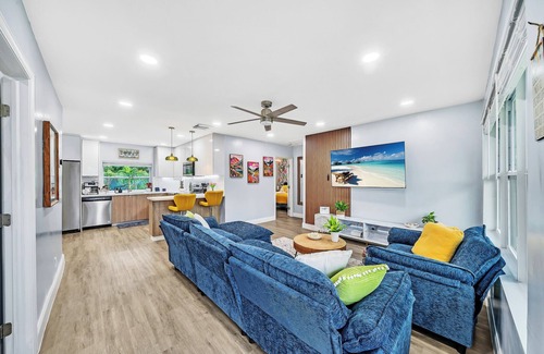 Pompano Beach Villa | New Charming 3-bedroom villa with salt water pool/3mile to beach.