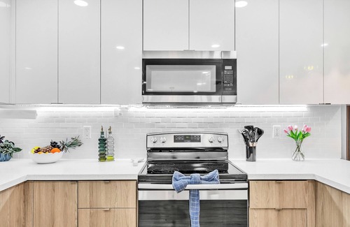 Pompano Beach Villa | New Charming 3-bedroom villa with salt water pool/3mile to beach.