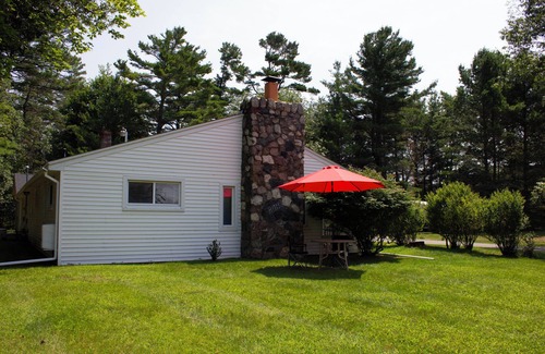 Northeastern Michigan House | NEW Charming 3-bedroom vacation house in East Tawas on Tawas Bay Point.