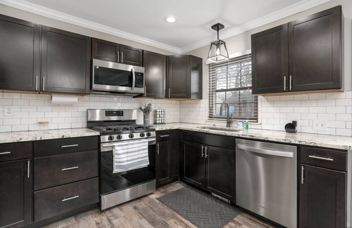 Canton House | New-Charming 3-bedroom house with SMART TVs, WiFi in fabulous Canton