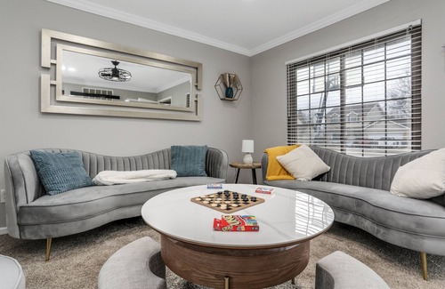 Canton House | New-Charming 3-bedroom house with SMART TVs, WiFi in fabulous Canton