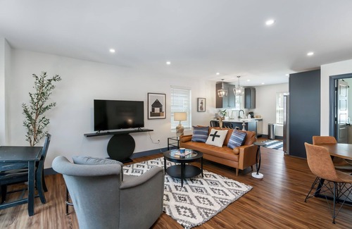 Powell House | New, charming 3-bedroom townhome with WiFi and all amenities!