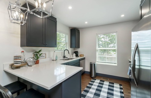 Powell House | New, charming 3-bedroom townhome with WiFi and all amenities!