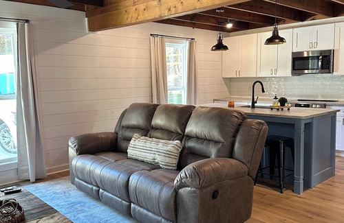 Bremen House | NEW Charming 3-bedroom house on Smith Lake.