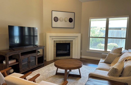Midland House | NEW! Charming 3-bedroom house in Midland