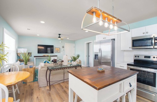Demere Park Apartment | NEW! Charming and quiet 1 bedroom apt. 0.6 miles from St. Simons Island Beach!