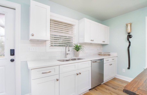 Demere Park Apartment | NEW! Charming and quiet 1 bedroom apt. 0.6 miles from St. Simons Island Beach!