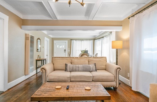 Corridor House | NEW! Charming Bungalow Centrally Located