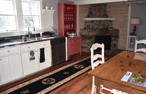 Boyne City House | *NEW* charming cottage just outside of Walloon Village
