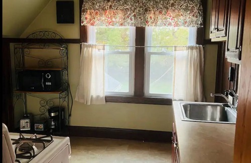 Wauwatosa Apartment | NEW Charming, cozy and VERY central upper unit in MKE