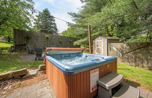 Thayerville House | New! Charming Dog Friendly Retreat w/Hot Tub