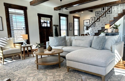 Mapleton Cottage | New! Charming Family Cottage: Perfect Blend of Beauty & Coziness.